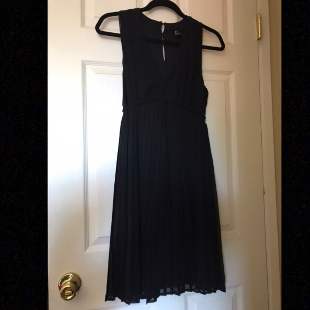 H&M black pleated dress